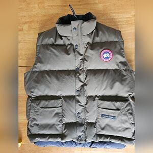 Canada goose freestyle men's XL vest, authentic, military green, Excellent